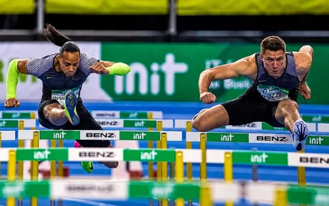 Dimitri Bascou durante una competencia internacional de atletismo.