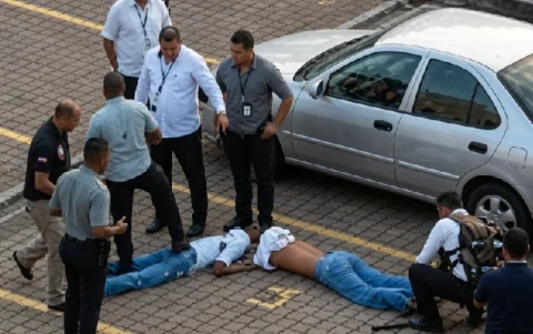 Los dos menores de edad fueron capturados en el aeropuerto.