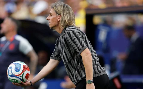 Sebastián Beccacece, DT de Ecuador, en el partido con Curazao.