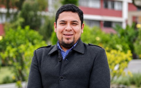 Cristhian Sarango (UTPL): Considera que la curiosidad y la disposición para aprender de los errores son valores esenciales que busca transmitir a sus hijos para que desarrollen criterio propio.