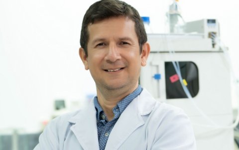 Juan Manuel Cevallos (ESPOL) considera que enseñar a sus tres hijos a cuestionar, buscar evidencias y actuar con honestidad es una forma de prepararlos para afrontar un mundo lleno de información.