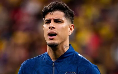 Hincapié es uno de los referentes en la defensa tricolor.