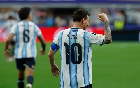 El delantero de Argentina, Leo Messi, celebra el segundo gol del combinado argentino ante Austria.