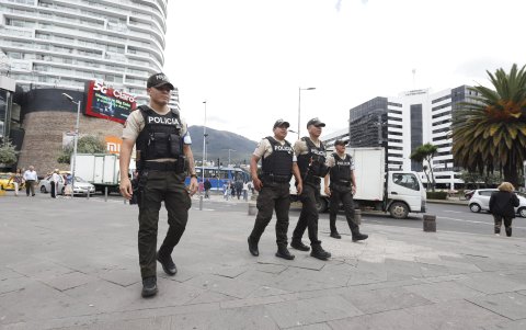 Se intensifican los controles policiales en sectores comerciales estratégicos para prevenir delitos.