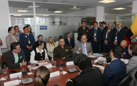 El mininstro del Interior John Reimberg acudió el 23 de junio de 2026 a la Comisión de Seguridad de la Asamblea.