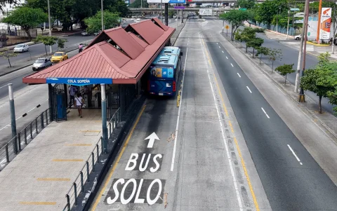 En la avenida 25 de Julio, los buses de la Troncal 2.