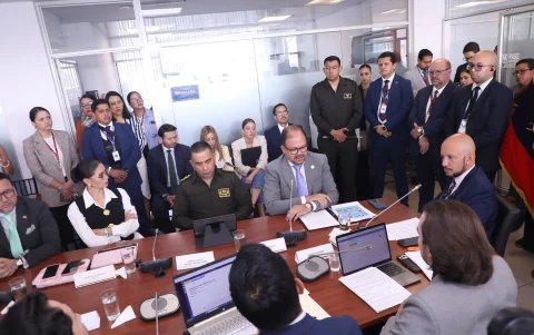 Jhajaira Urresta (izquierda), excorreísta y ahora aliada del oficialismo, intervino en la sesión de la Comisión de Seguridad.