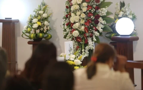 Familiares y allegados se reúnen en la velación de la víctima del siniestro ocurrido en Caupicho.