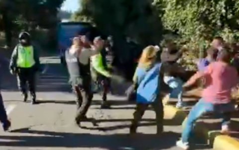 La agresión contra los dos funcionarios de la AMT quedó grabada en un video que se difundió en redes sociales.