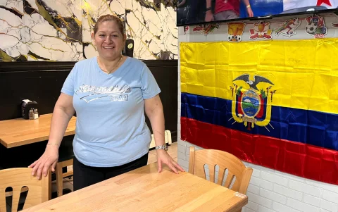 Ecuatorianos sirven comida típida en NY/NJ