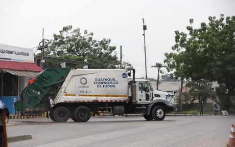 Basura en Guayaquil: calles angostas frenan la cobertura total de Urvaseo.