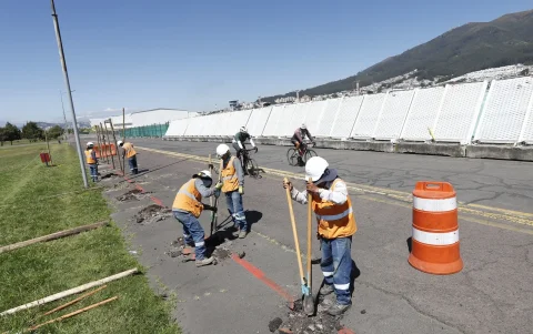 La intervención en el Parque Bicentenario avanza con fases A y B. Los trabajos generan preocupación entre los residentes y colectivos ciudadanos.