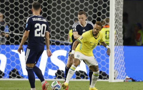 Neymar entró al cambio en el triunfo de la Selección de Brasil.