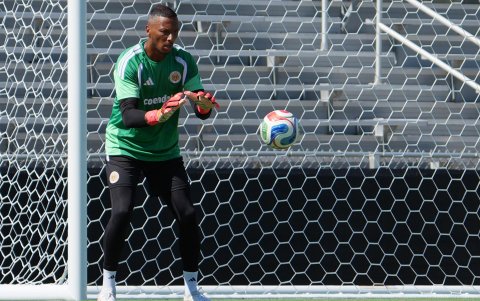 Mundial 2026: Eloy Room, portero de Curazao, en un entrenamiento en Miami.