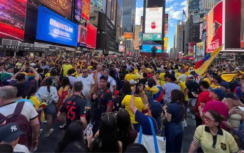 Times Square, en Nueva York (EE. UU.), se llenó de hinchas de la Selección de Ecuador en la antesala del partido contra Alemania por el Mundial 2026.