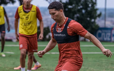 Barcelona SC cumple con sus entrenamientos en Guayaquil. Tomás Martínez entre los que trabajan.