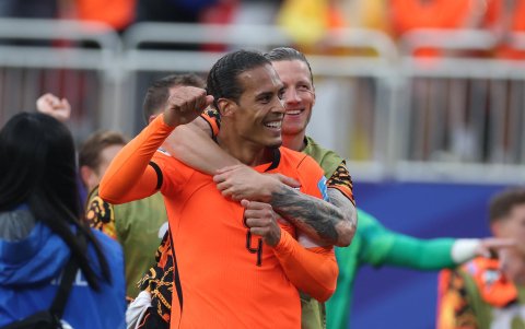 Virgil Van Dijk, de Países Bajos, celebra la clasificación en el Mundial 2026.