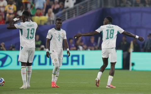 Ismaila Sarr (d) de Senegal celebra un gol en un partido del grupo I del Mundial de la FIFA 2026