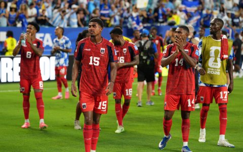 Jugadores de Cabo Verde reaccionan al finalizar un partido del grupo H del Mundial de la FIFA 2026
