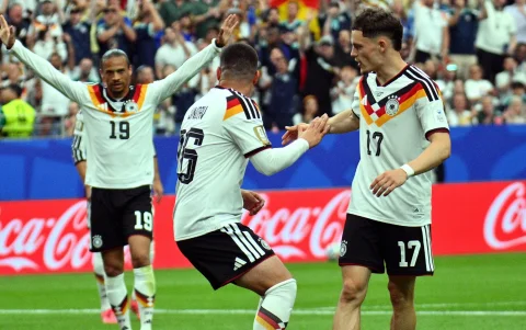 Deniz Undav de Alemania (C) celebra marcar el 6-1 con su compañero Florian Wirtz durante el partido de la fase de grupos de la Copa Mundial de la FIFA 2026.