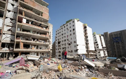 El presidente del Parlamento de Venezuela, el chavista Jorge Rodríguez, informó que los fallecidos por los dos terremotos ocurridos el miércoles en su país ya dejan 920 muertos y 3.360.