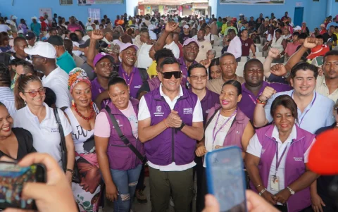 Funcionarios del Ministerio de Gobierno estuvieron presenten a la sesión de la Comisión de Gobiernos Autónomos de la Asamblea.