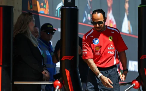El séptuple campeón mundial inglés Lewis Hamilton a su llegada al Red Bull Ring de Spielberg, sede del Gran Premio de Austria de Fórmula Uno.