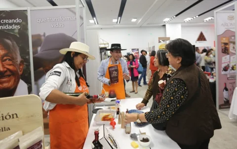 La Red de Caficultores del Carchi ofrece vino de cerezas de café.