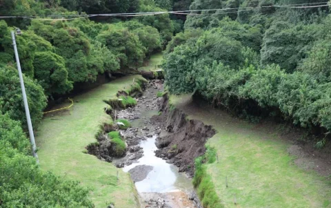 La quebrada Ortega, ubicada en el sur de la capital, avanza desde el volcán Atacazo hasta desembocar en el río Machángara.
