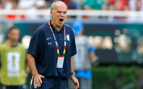 Mundial 2026: Marcelo Bielsa, en la derrota de Uruguay ante España.