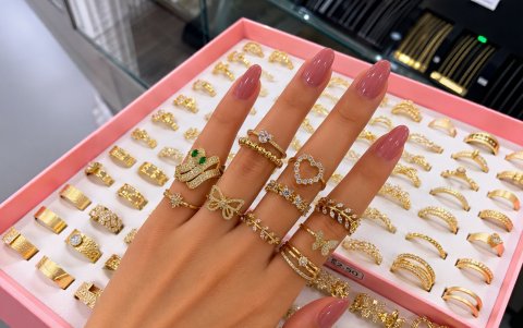 Más es más. Los anillos se convierten en los protagonistas de cualquier estilismo.
