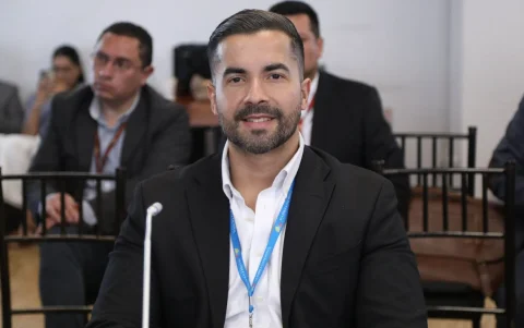 Andrés Benítez es asambleísta alterno de la legisladora de la Revolución Ciudadana, Victoria Desintonio.