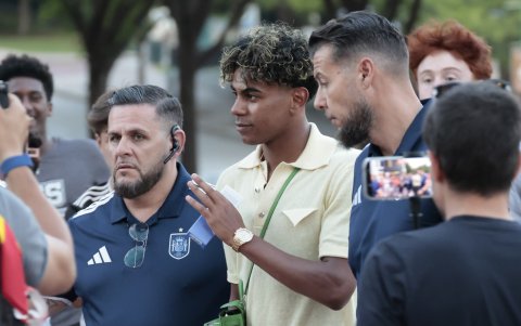 Las personas buscaron tomarse una foto con Lamine Yamal.