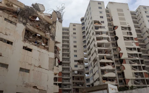 Cuatro días después del sismo, continúan las réplicas que dificultan los rescates en las zonas afectadas.