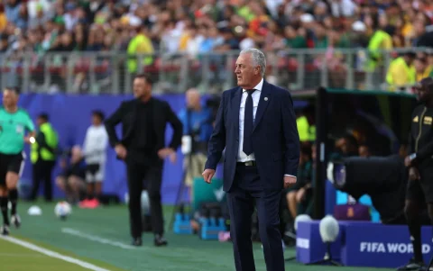 El seleccionador de Paraguay Gustavo Alfaro reacciona este jueves, en un partido del grupo D del Mundial de la FIFA 2026 entre Paraguay y Australia.
