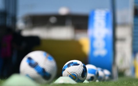 En la Serie A de Ecuador participan 16 clubes, los que podrían optar por convertirse en sociedades anónimas.