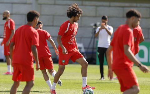 El jugador marroquí Ayyoub Bouaddi participa del ensayo en el centro de entrenamiento The Pingry School