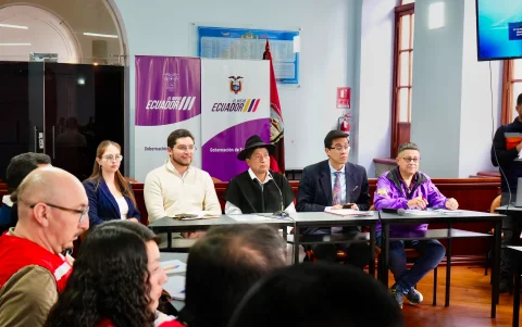 Autoridades provinciales, organismos de socorro y representantes de los municipios participaron en la sesión del COE en Tungurahua.