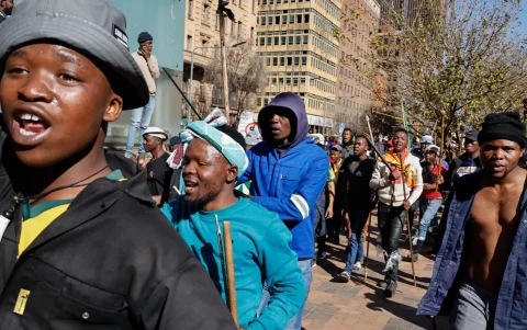 El movimiento 'March and March' ha convocado marchas en las principales ciudades para protestar por el elevado número de inmigrantes.