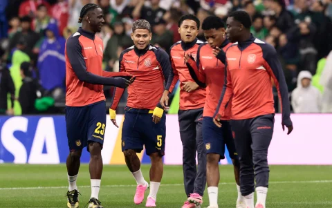 Mundial 2026: Ecuador en el calentamiento para medir a México.