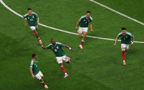 Mundial 2026: México celebra el gol de Julián Quiñones (16) ante Ecuador.