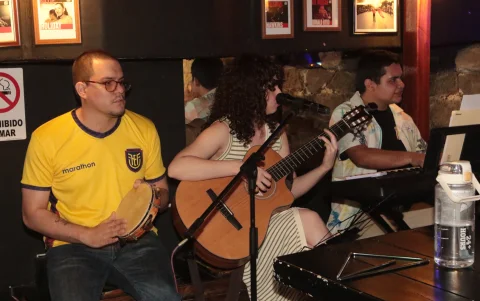 Aunque en las primeras sesiones empezaron con cuatro instrumentistas, pero con el paso de las semanas se sumaron hasta superar la docena. Esta variedad brinda ‘color’ a las sesiones.