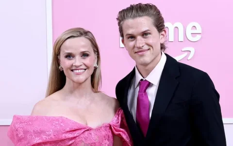 Reese Witherspoon asiste a la premiere de Elle con su hijo