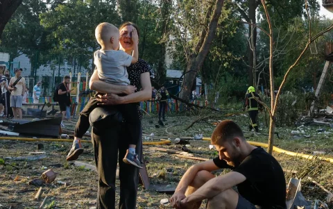 Rusia atacó esta madrugada Ucrania con un total de 496 drones y 74 misiles.