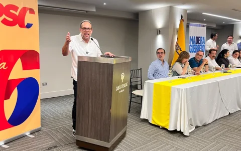 Andrés Roche es el precandidato al Municipio de Guayaquil por el Partido Social Cristiano y el movimiento Madera de Guerrero.