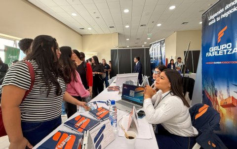 Charlas, vacantes y contacto directo con reclutadores marcaron una jornada que fortaleció el vínculo entre la formación universitaria y el mundo laboral.