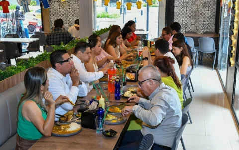 Almuerzos. En horas de la tarde, los restaurantes también son preferidos.