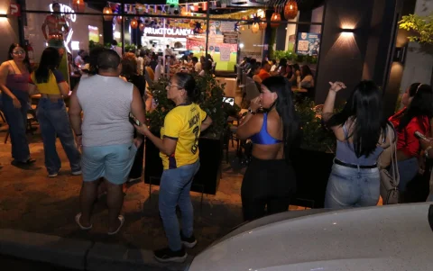 Disponibilidad. Usualmente, los comensales hacen largas filas para ingresar a los locales.