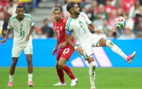 Riyad Mahrez (7), de Argelia, en un partido del Mundial 2026.