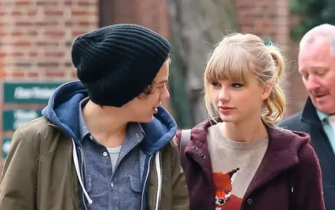 Harry Styles y Taylor Swift paseando juntos